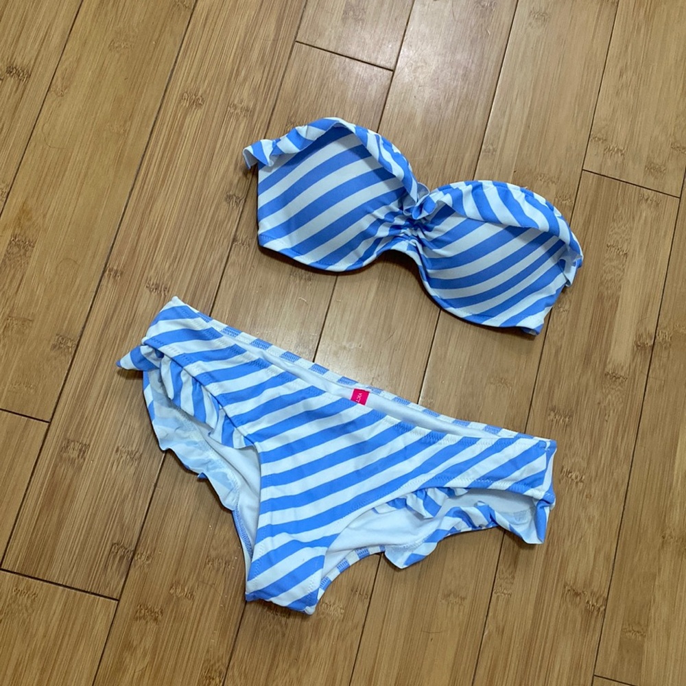 Victorias Secret Two piece swimsuit size small, 34c top.